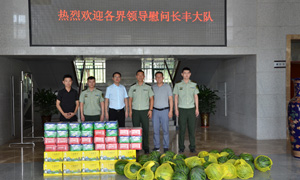 “八一”慰问暖人心 军民共建一家亲 ——k8凯发之家北城店亲切慰问消防大队全体官兵
