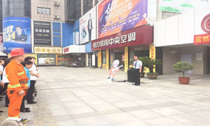 消防演练不松懈，筑牢商场安全防火墙！