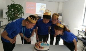 浓情家文化，恩情暖人心——中岳店举办第三季度员工生日会
